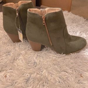 Suede booties with zippers